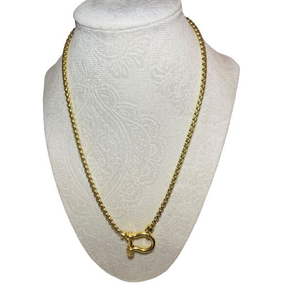 18K Gold Plated Horseshoe Carabiner Clasp Pendant Necklace - Picture 5 of 11